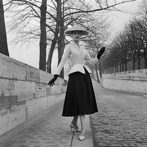 dior 1940s|christian dior 1947 new look.